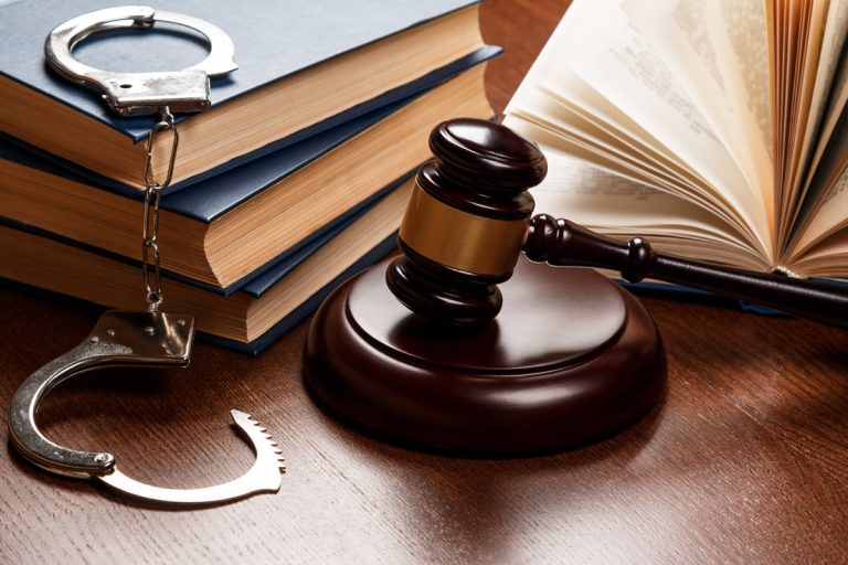 Navigating the Legal System: Finding a Criminal Defense Attorney in Phoenix, Arizona