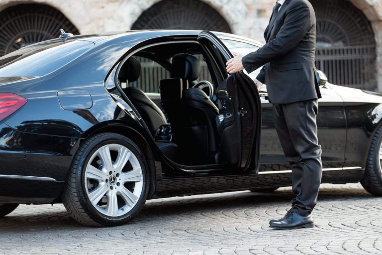 The Role of Chauffeurs: Ensuring a Luxurious and Safe Travel Experience