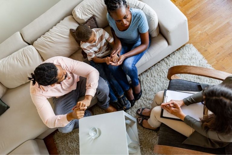 Guide to Family Counseling: Strengthening Bonds and Resolving Conflicts