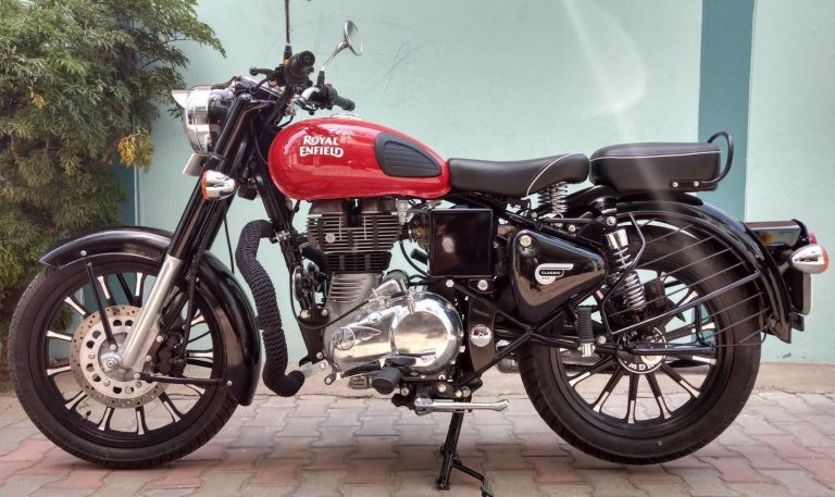 Royal Enfield Bullet 350: A Classic Reinvented for 2024 with Easy Loan Options from Bajaj Finserv