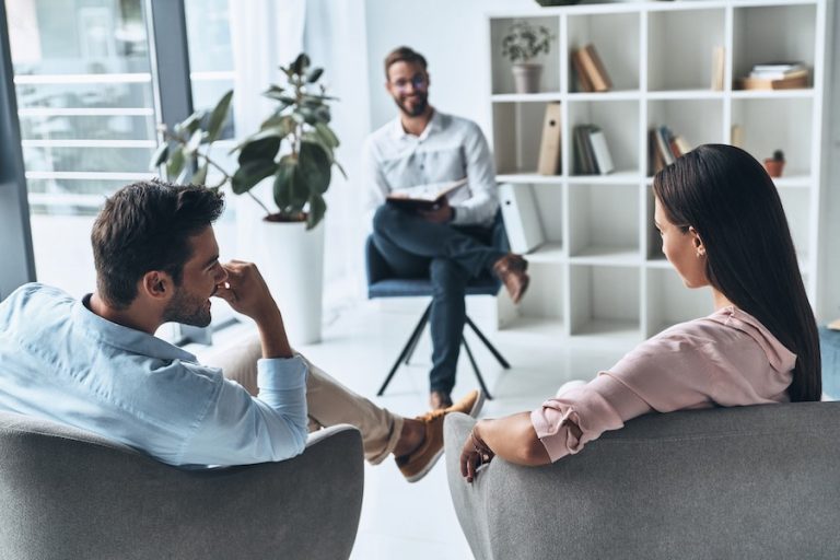 The Role of a Relationship Therapist in Building Stronger Connections