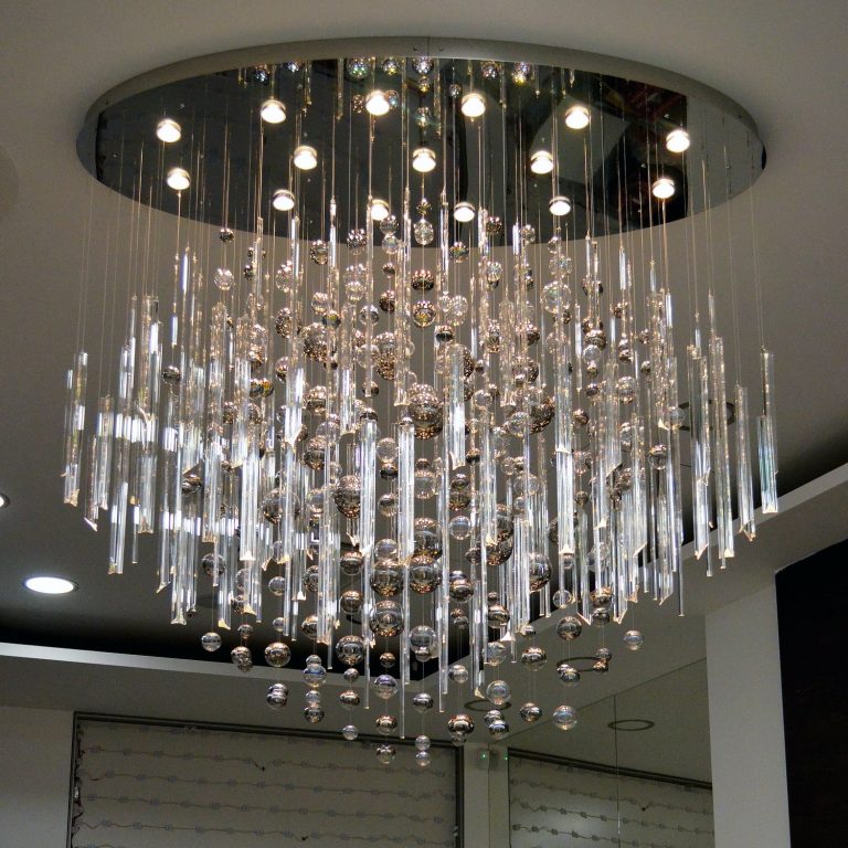 What Benefits Come with Choosing Custom Chandelier Manufacturers Based in the UAE